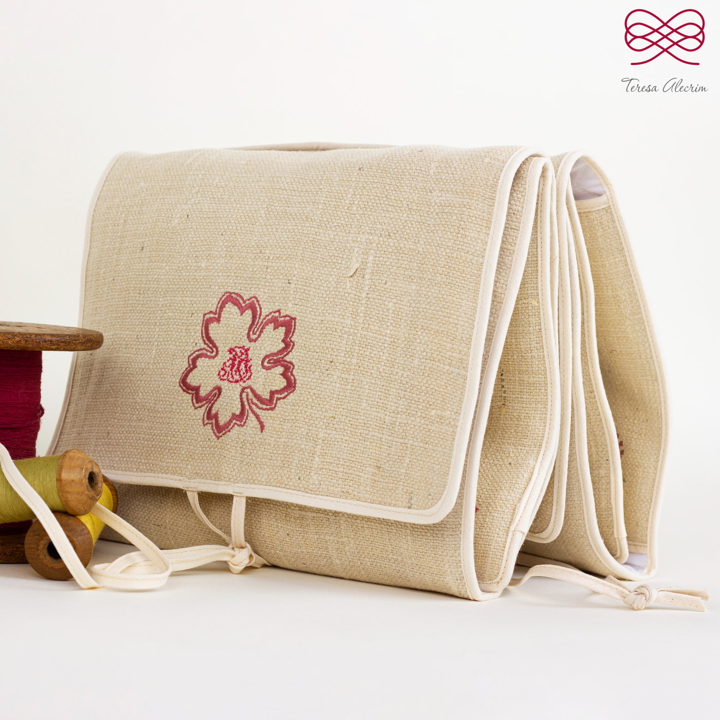 JUTE BAG WITH EMBROIDERY