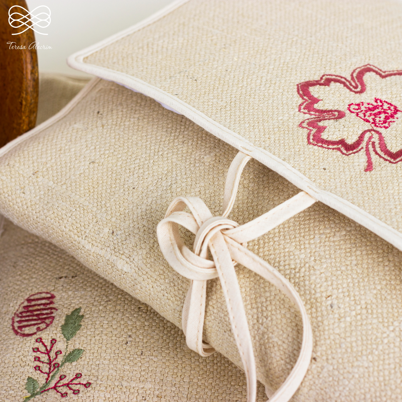 JUTE BAG WITH EMBROIDERY